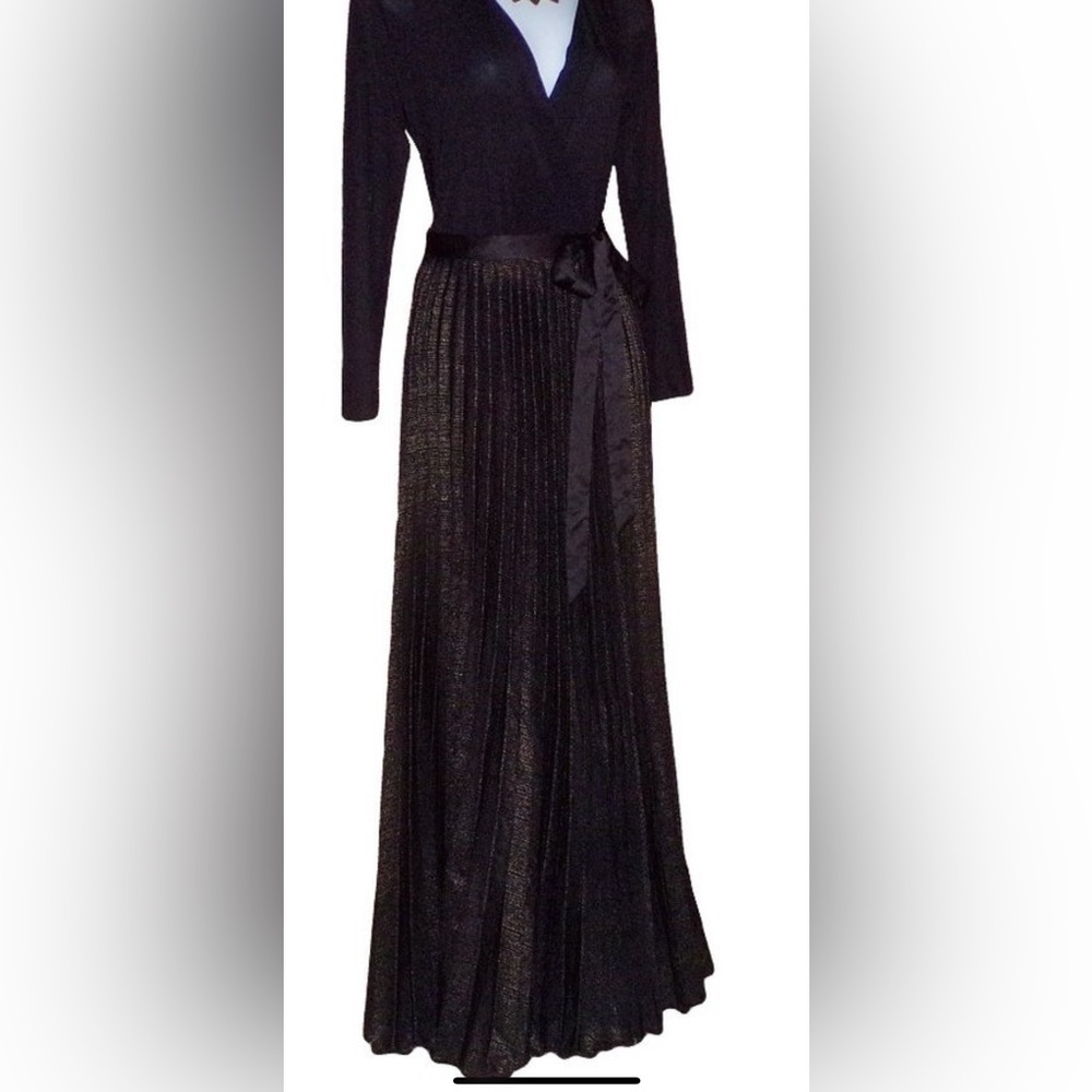 Brand Nee LulaRoe DeAnne Wrap Dress. Small - Black and Gold. Gorgeous!